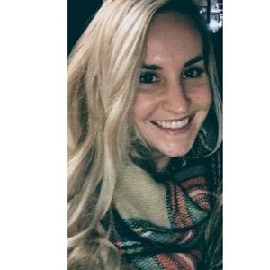 Meet your Posher, Cait